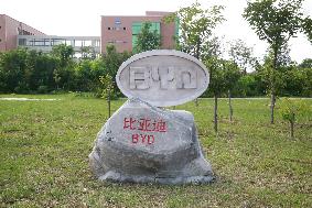 展示与我院紧密合作的知名汽车企业的商